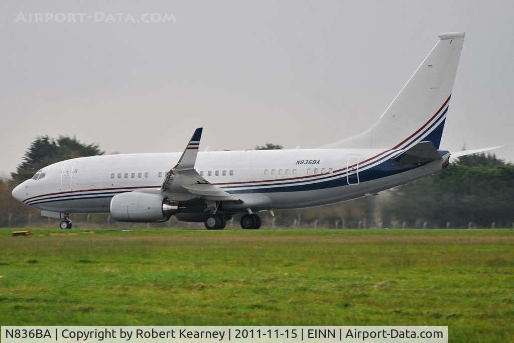 N836BA, 2000 Boeing 737-7BC C/N 30756, Rolling for departure