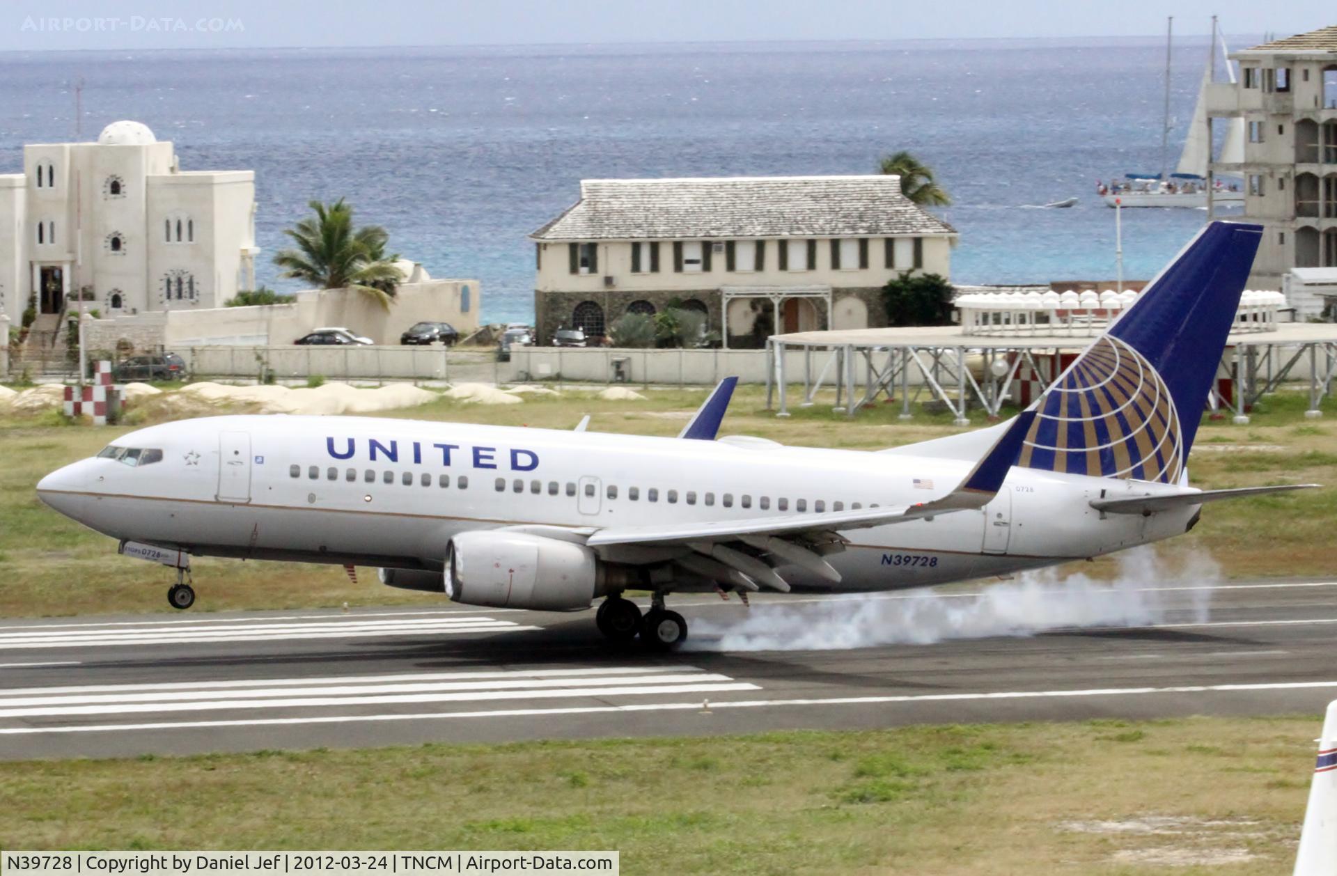 N39728, 1999 Boeing 737-724 C/N 28944, N39728
