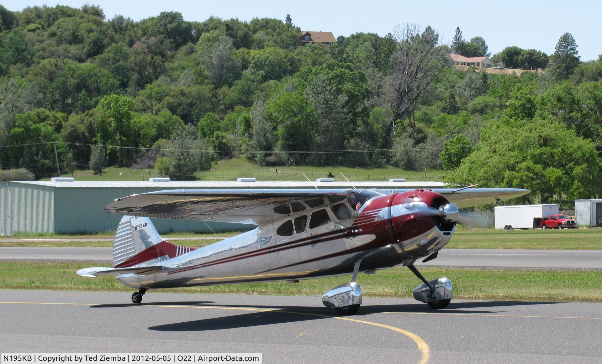 N195KB, 1952 Cessna 195 C/N 7949, N195KB at O22