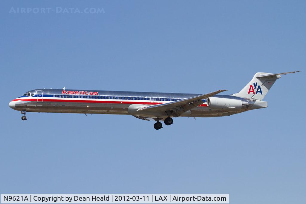 N9621A, 1998 McDonnell Douglas MD-83 (DC-9-83) C/N 53592, American Airlines N9621A (FLT AAL2433) from Dallas/Fort Worth Int'l (KDFW) on short final to RWY 25L.