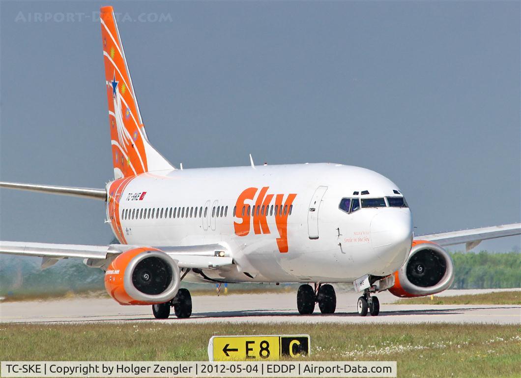 TC-SKE, 1992 Boeing 737-4Q8 C/N 25163, On taxiway....