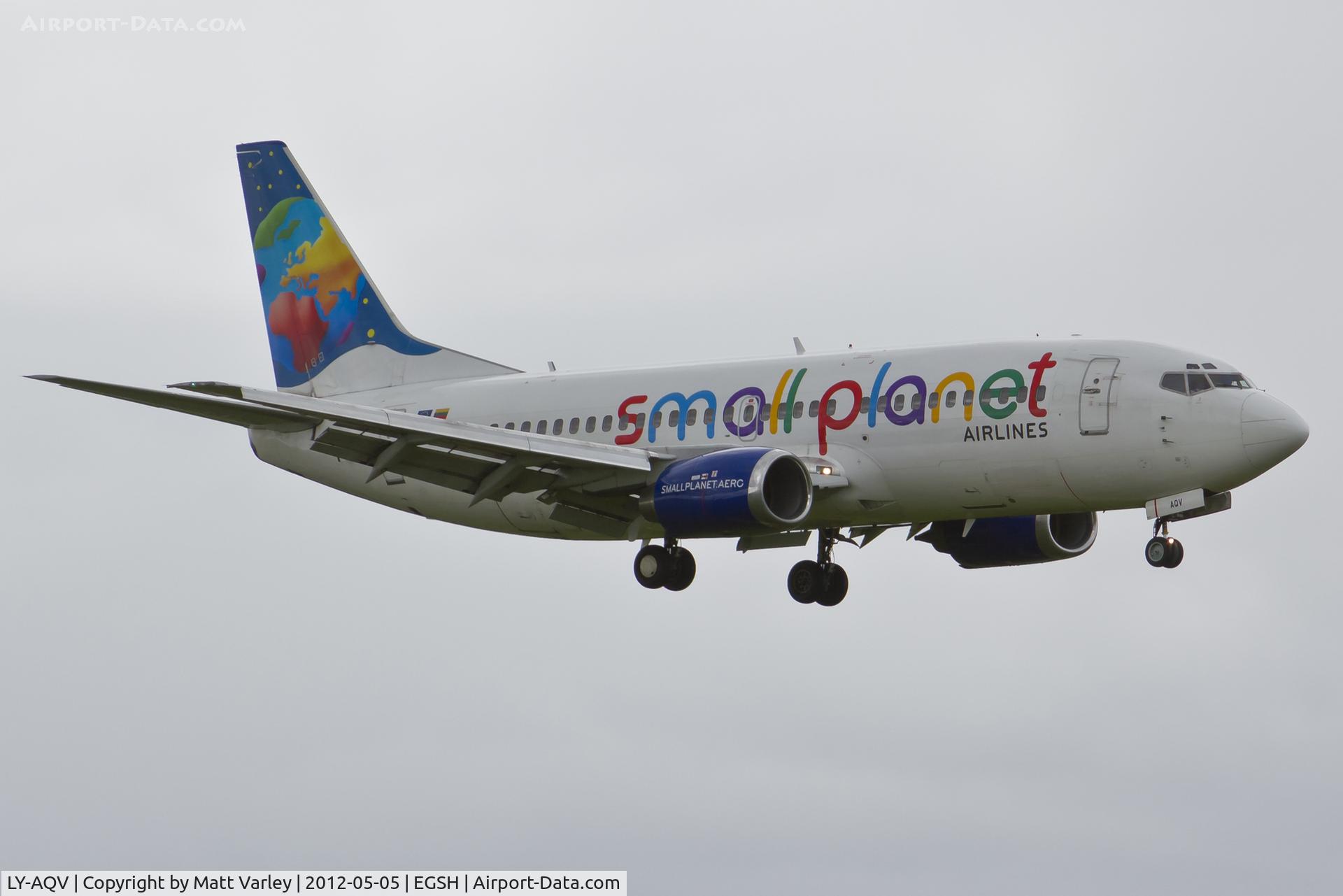 LY-AQV, Boeing 737-35B C/N 25069/2053, Arriving at a dull EGSH.