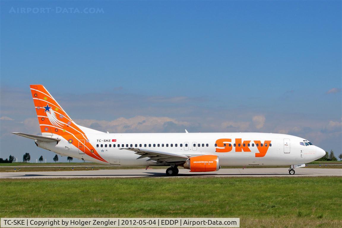 TC-SKE, 1992 Boeing 737-4Q8 C/N 25163, Lining up for take-off on rwy 26 R....