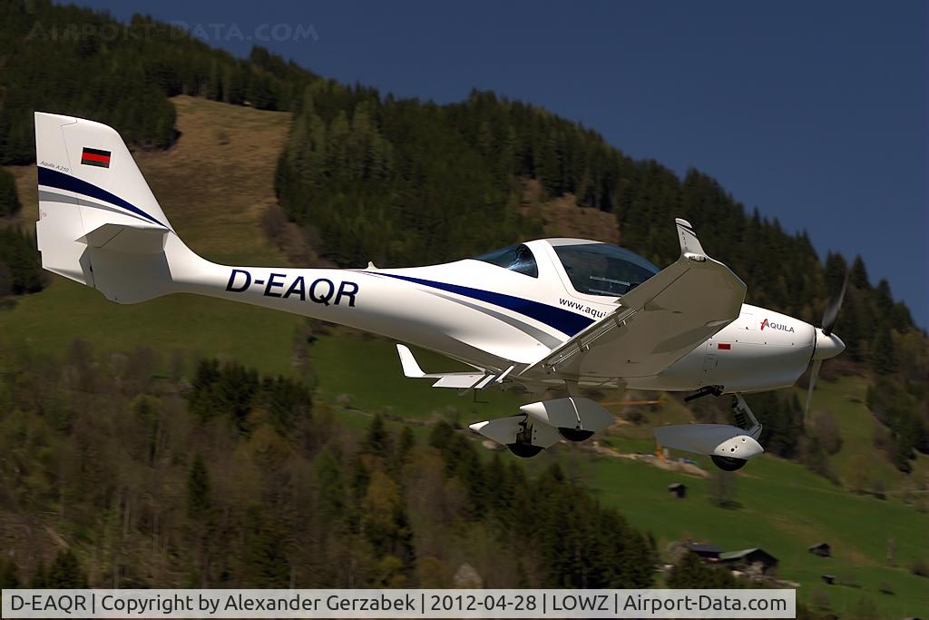 D-EAQR, 2009 Aquila A210 (AT01) C/N AT01-191, Short Finals to Rwy 08, dealing very well with the gusty cross-winds
