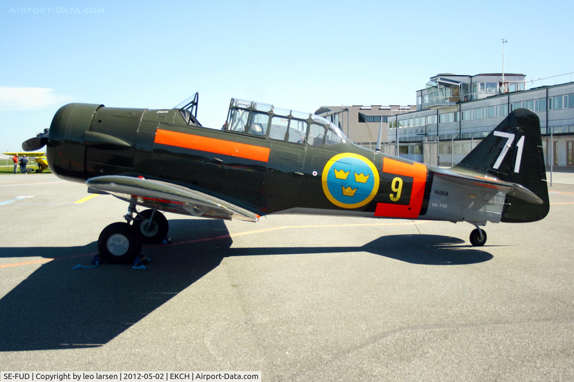 SE-FUD, 1942 Noorduyn AT-16 Harvard IIB C/N 14-486, SE-FUD at TeamHarvard-CPH day in Copenhagen
Kastrup 2.5.12