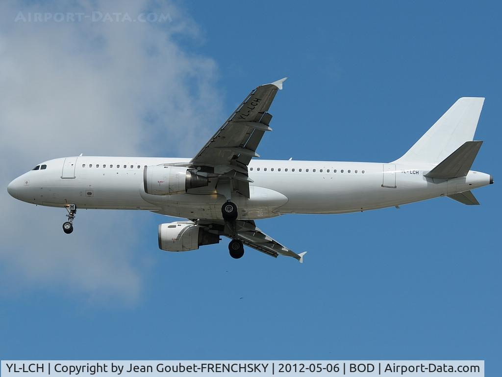 YL-LCH, 1992 Airbus A320-211 C/N 426, HCC 6872 from Prague landing 23