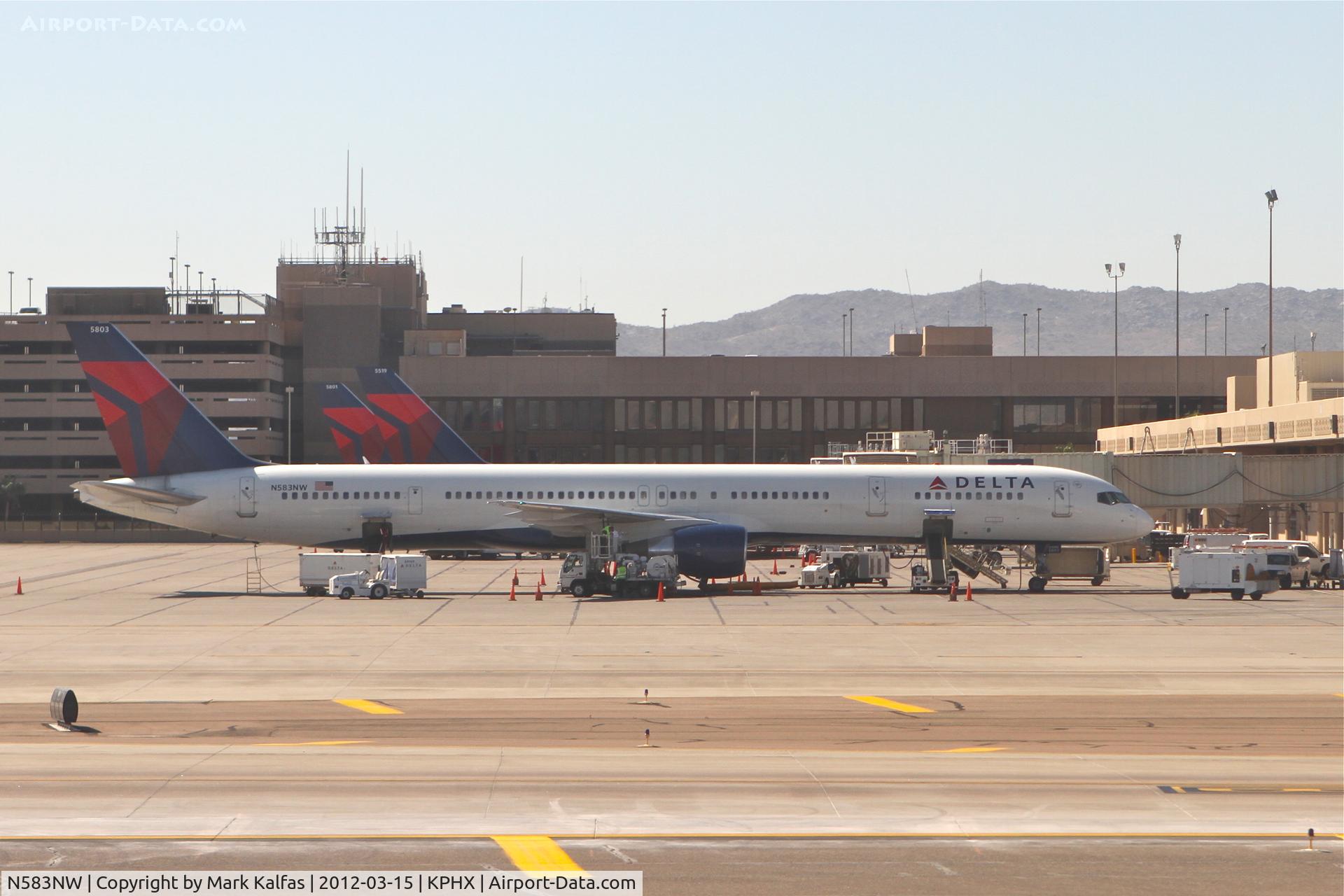 N583NW, 2002 Boeing 757-351 C/N 32983, Delta Airlines Boeing 757-351, DAL1660 at gate 15 KPHX, loading up for a trip to KMSP.
