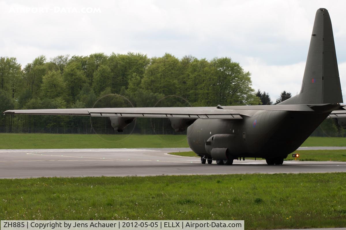 ZH885, 1999 Lockheed Martin C-130J Hercules C.5 C/N 382-5483, Taxing to rwy 24