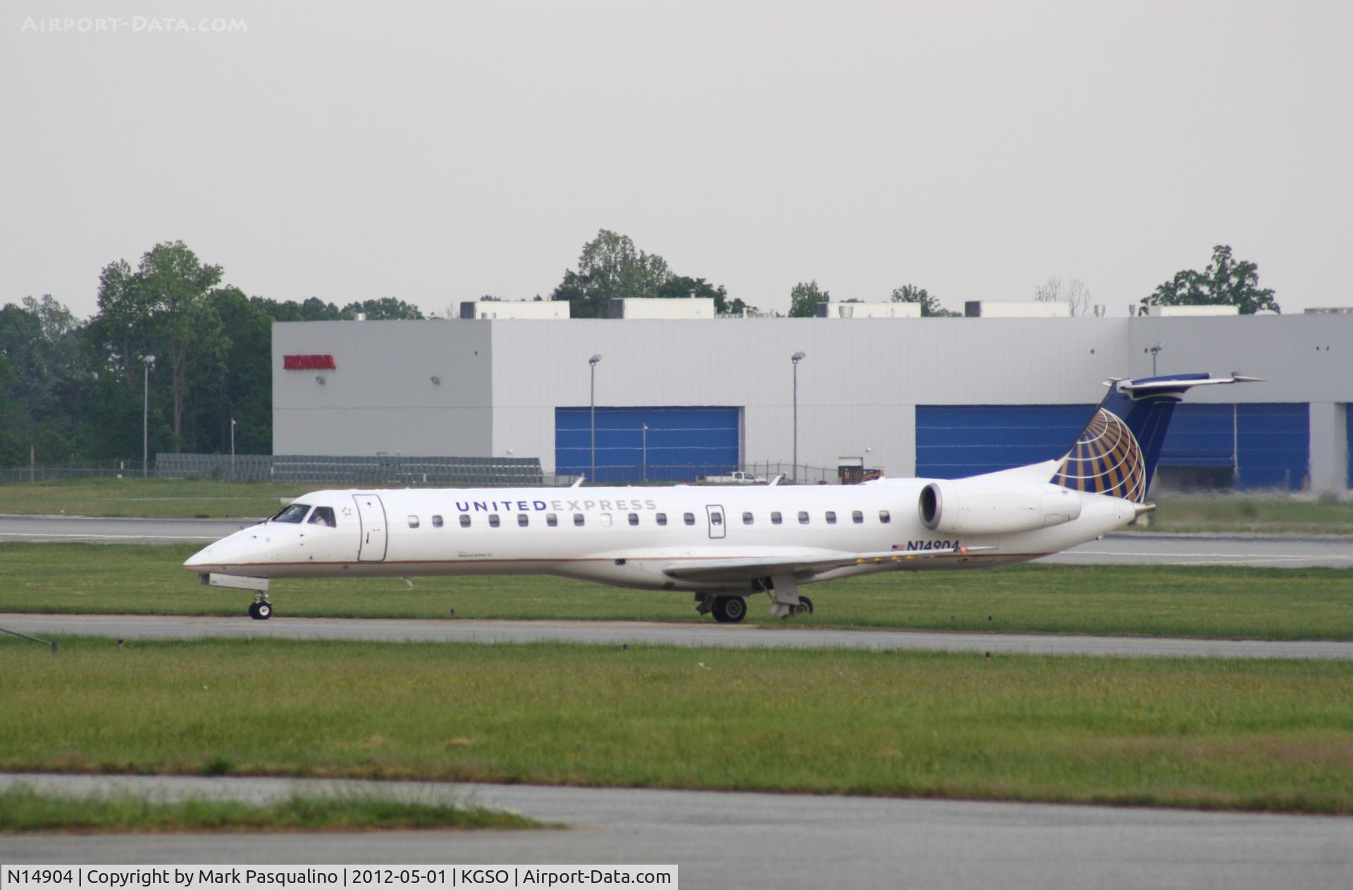 N14904, 2001 Embraer ERJ-145LR (EMB-145LR) C/N 145477, EMB-145LR