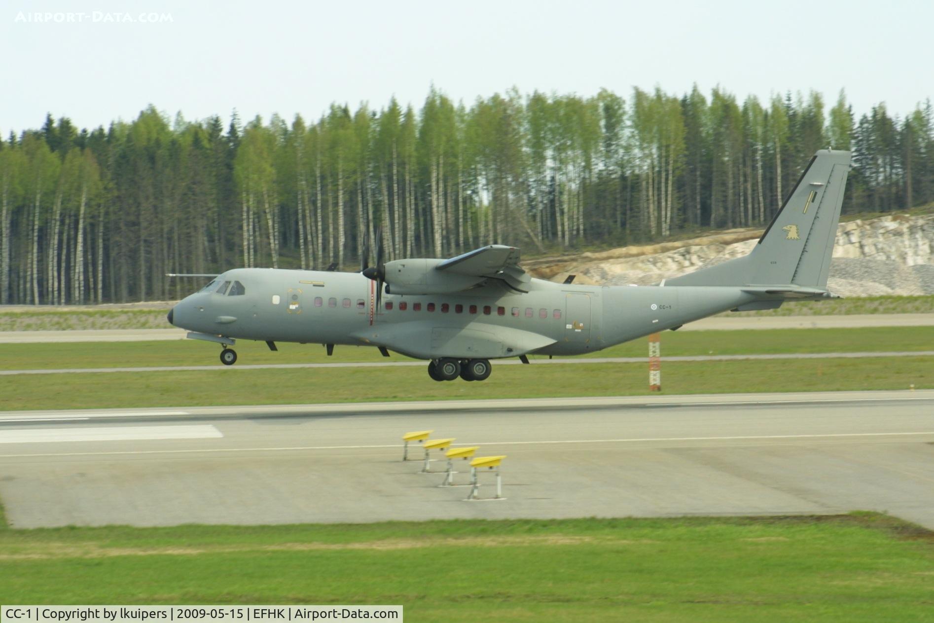 CC-1, 2007 CASA C-295M C/N S-035, Landing at Helsinki Vantaa Airport