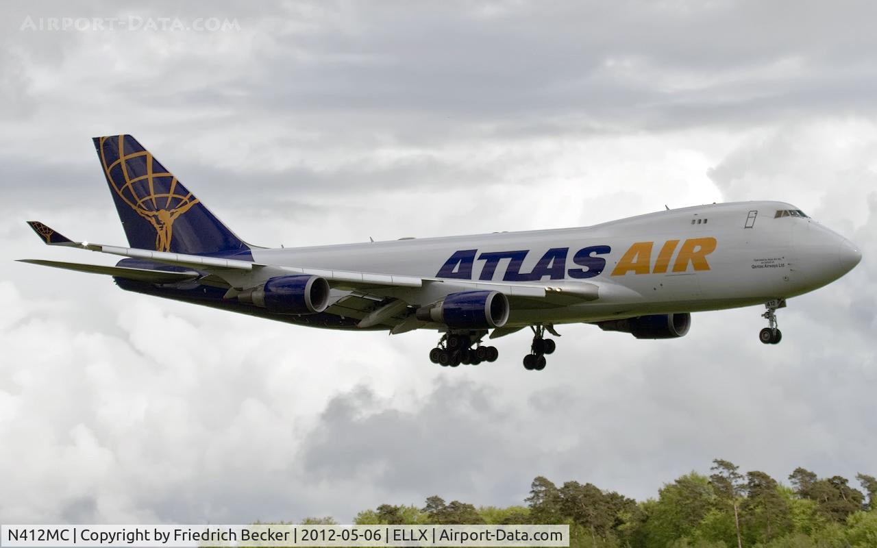 N412MC, 2000 Boeing 747-47UF C/N 30559/1244, on final RW24