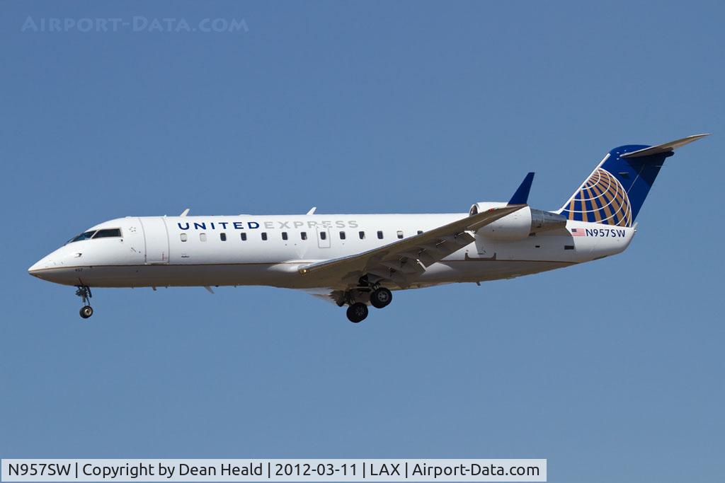 N957SW, 2003 Bombardier CRJ-200LR (CL-600-2B19) C/N 7829, United Express (SkyWest Airlines) N957SW (FLT SKW6288) from Tucson Int'l (KTUS) on short final to RWY 25L.