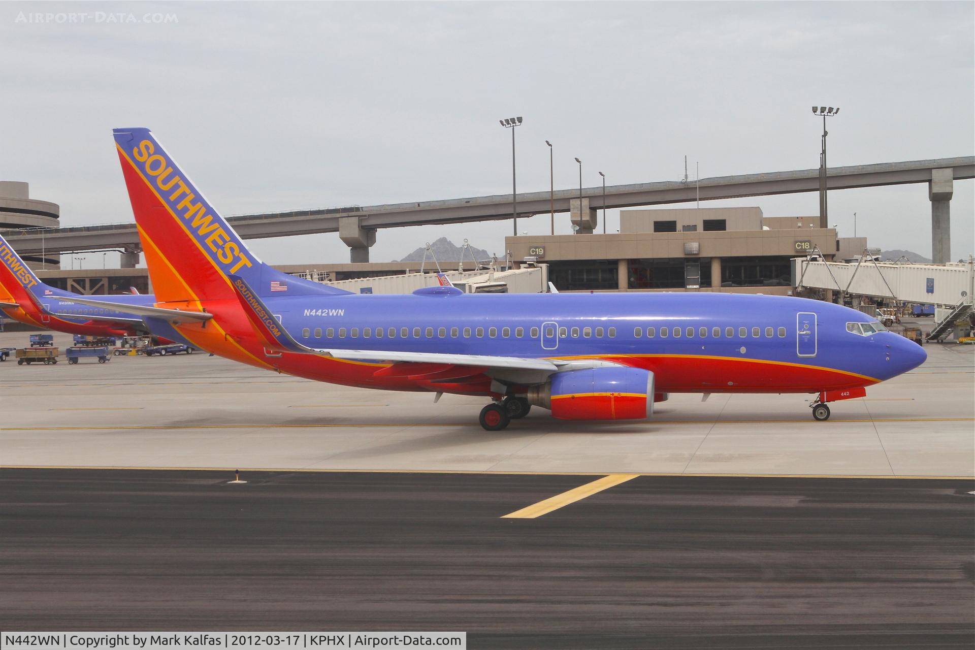 N442WN, 2003 Boeing 737-7H4 C/N 32459, Southwest Airlines Boeing 737-7H4, N442WN on TWY D, taxiing to RWY 25R Phoenix Sky Harbor.