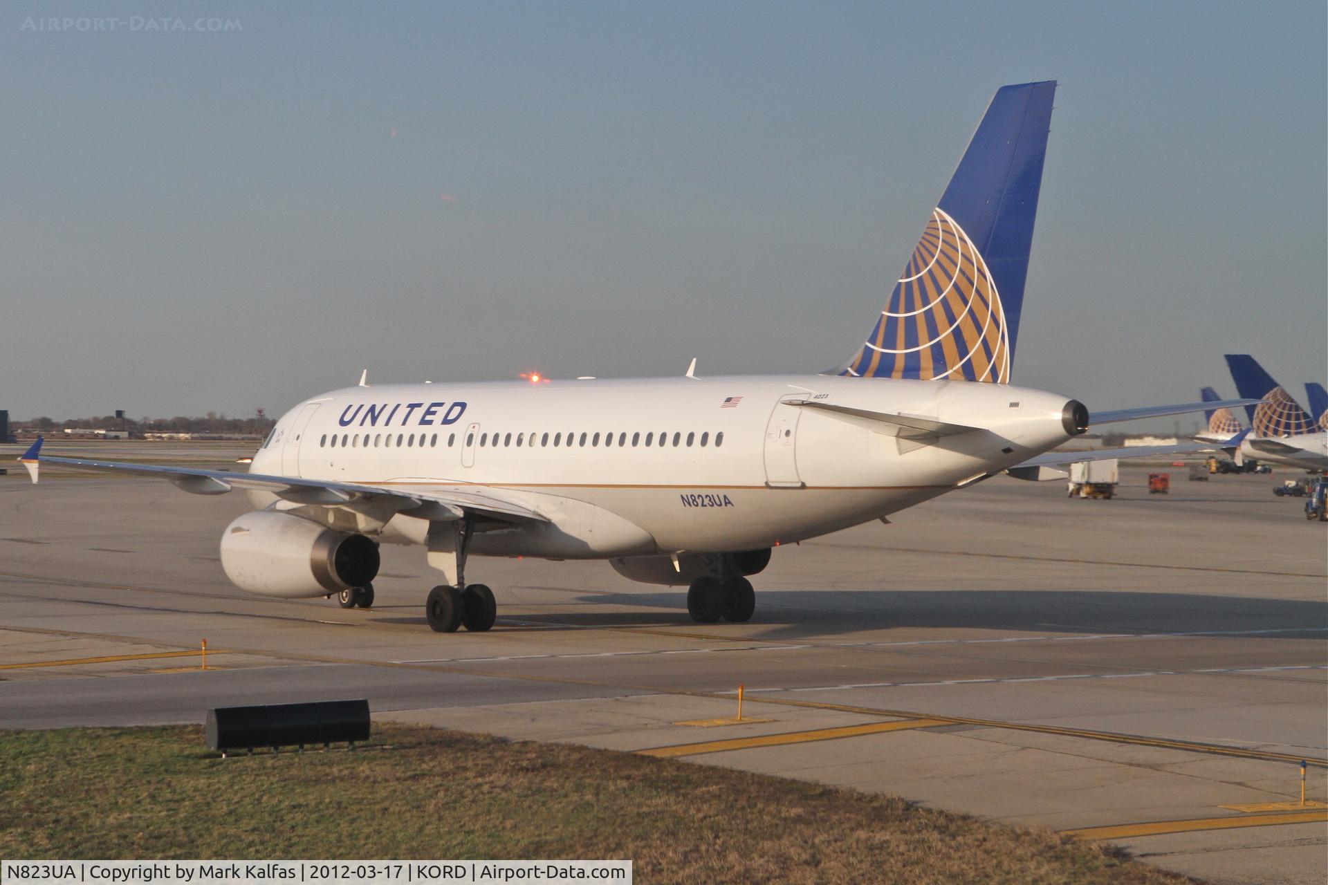 N823UA, 1998 Airbus A319-131 C/N 952, United Airlines Airbus A319-131, UAL465 arriving from Toronto Pearson Int'l/CYYZ, taxiing to Gate B8 at Chicago's O'hare.
