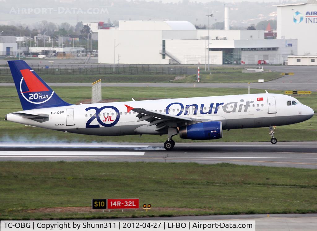 TC-OBG, 1996 Airbus A320-233 C/N 916, Landing rwy 14R with additional 20th anniversary sticker...