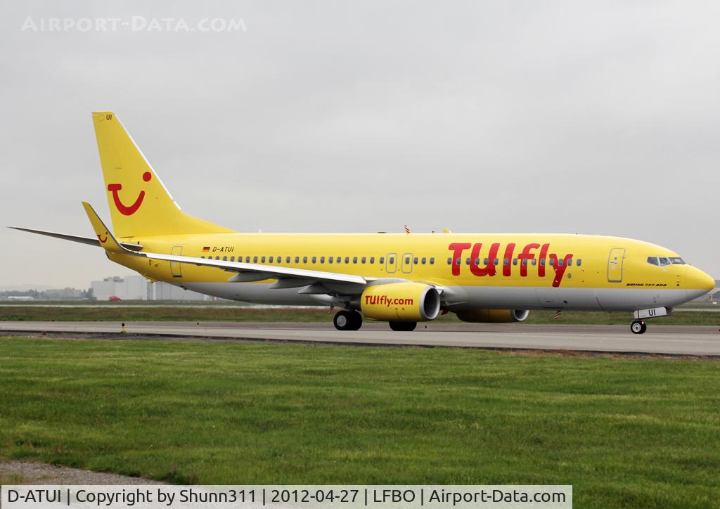 D-ATUI, 2011 Boeing 737-8K5 C/N 37252, Lining up rwy 14L for departure...