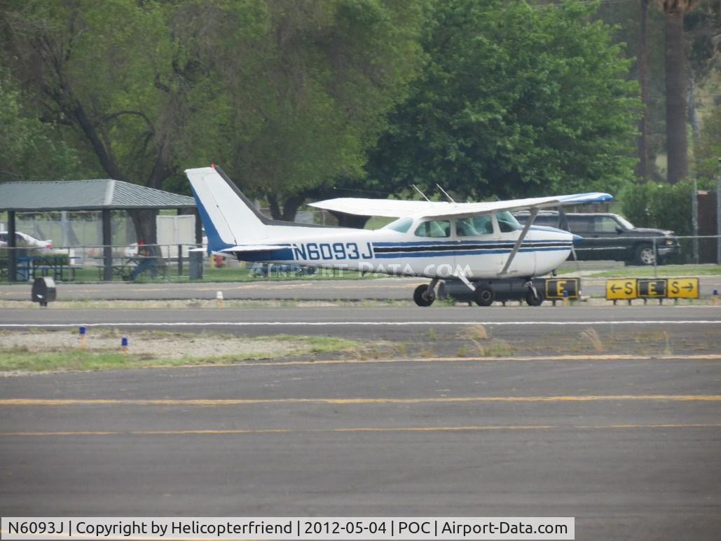 N6093J, 1980 Cessna 172N C/N 17273856, Taxiing out of transient parking