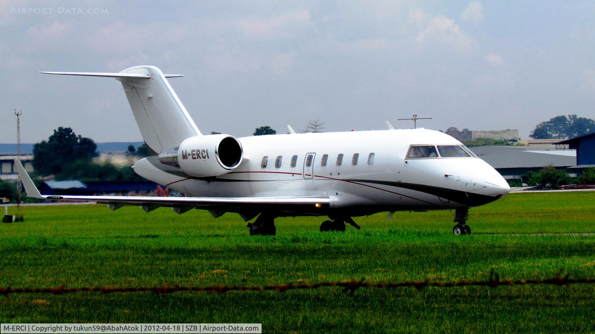 M-ERCI, 2010 Bombardier Challenger 605 (CL-600-2B16) C/N 5841, Private Jet
