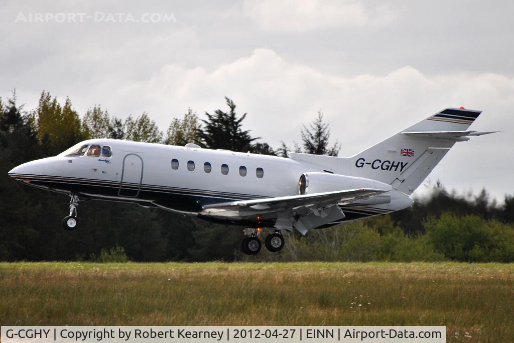G-CGHY, 2000 Raytheon Hawker 800XP C/N 258477, About to touch down