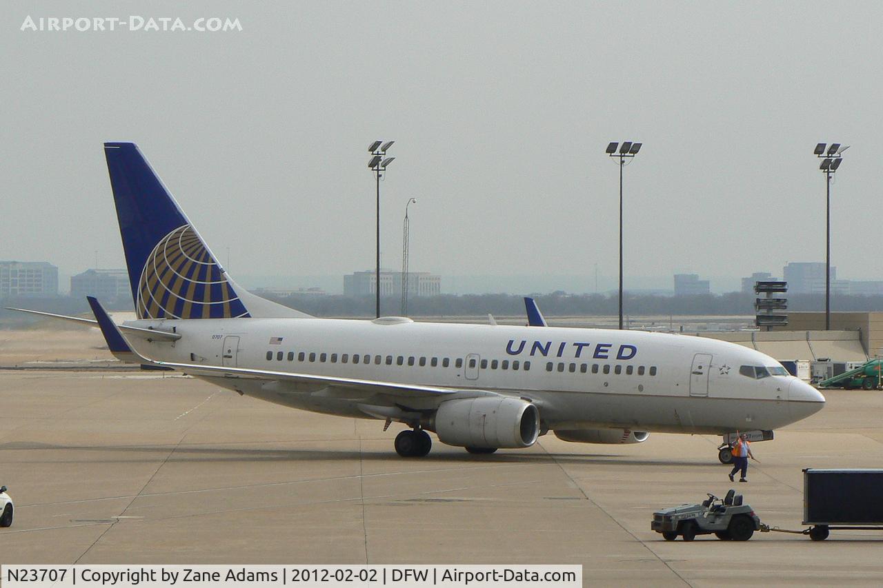 N23707, 1998 Boeing 737-724 C/N 28768, At DFW Airport