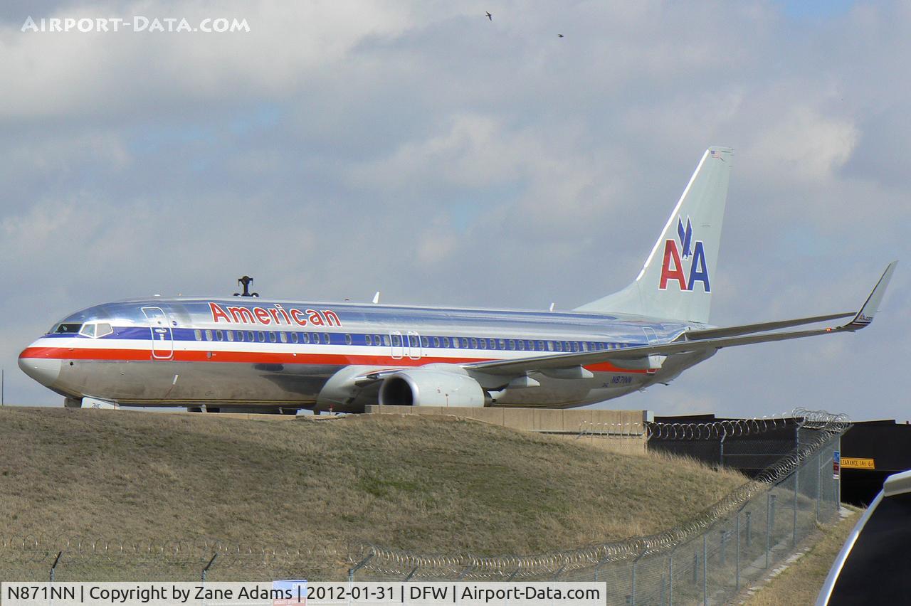 N871NN, 2011 Boeing 737-823 C/N 31127, At DFW Airport