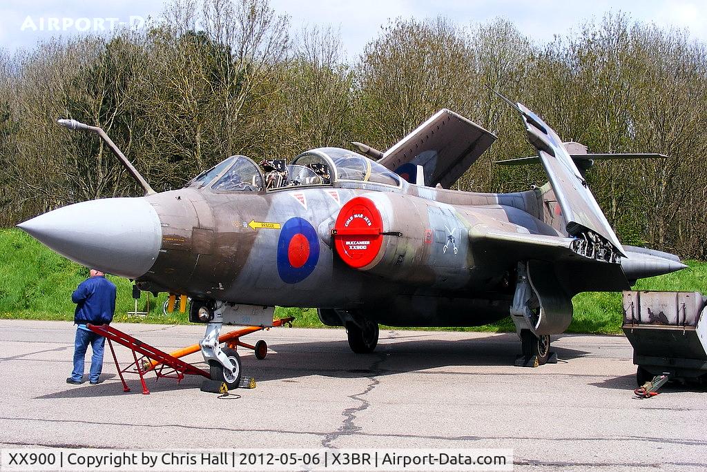 XX900, 1976 Hawker Siddeley Buccaneer S.2B C/N B3-05-75, at the Cold War Jets open day, Bruntingthorpe