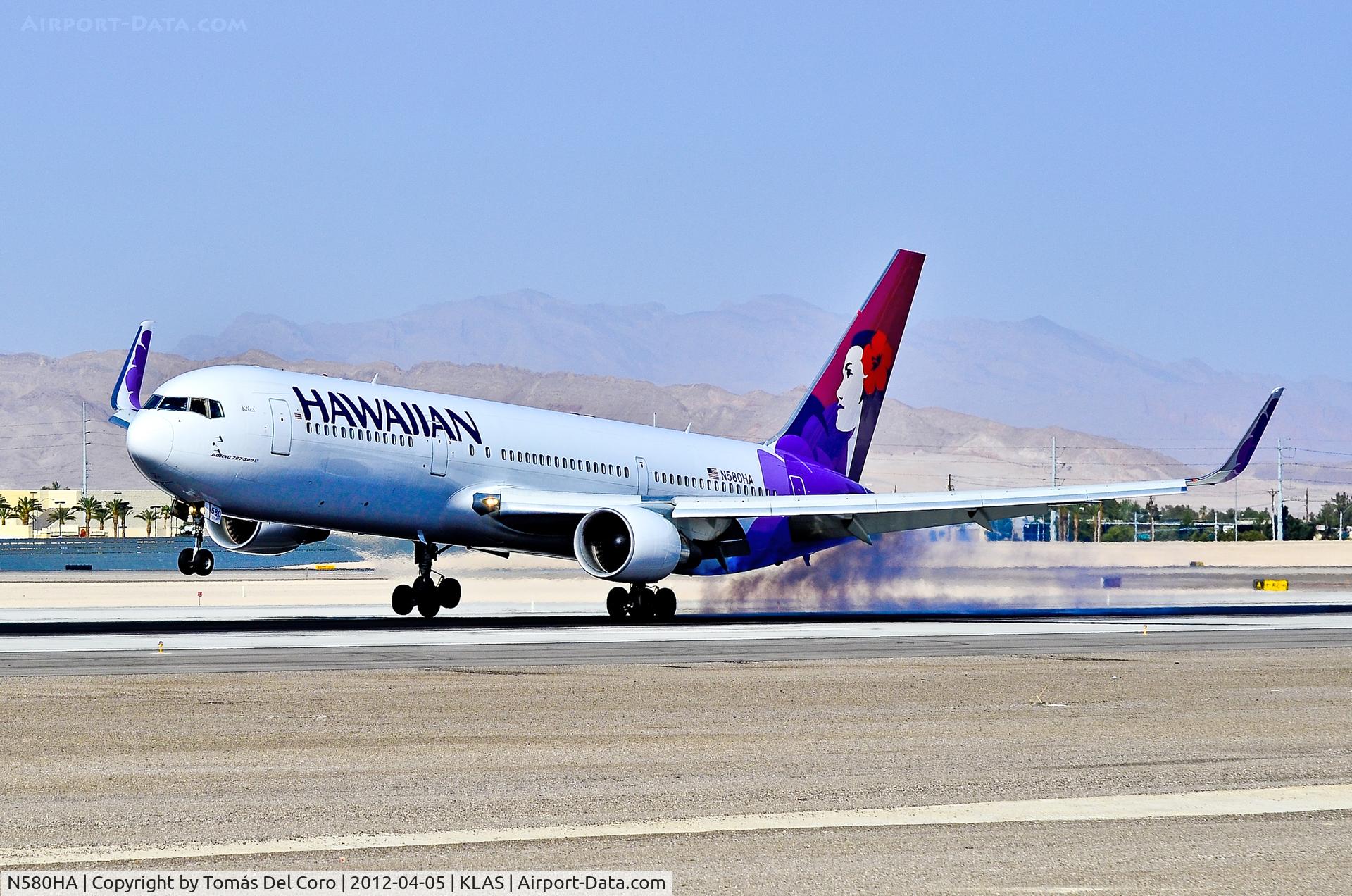 N580HA, 2001 Boeing 767-33A C/N 28140, N580HA Hawaiian Air Boeing 767-33A/ER / 580 (cn 28140/850)

- Las Vegas - McCarran International (LAS / KLAS)
USA - Nevada, April 5, 2012
Photo: Tomás Del Coro