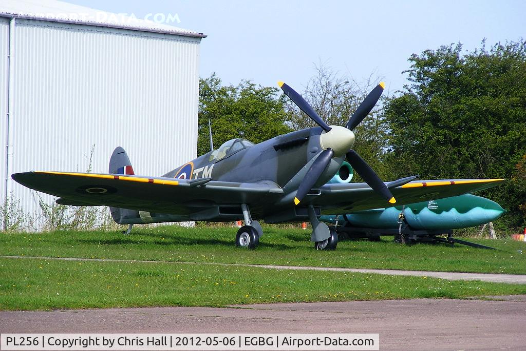 PL256, Supermarine 361 Spitfire IX Replica C/N Not found PL256, Replica Spitfire alongside a Fiesler Fi.103 VI replica