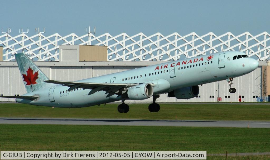 C-GIUB, 2001 Airbus A321-211 C/N 1623, Early morning departure from Ottawa.