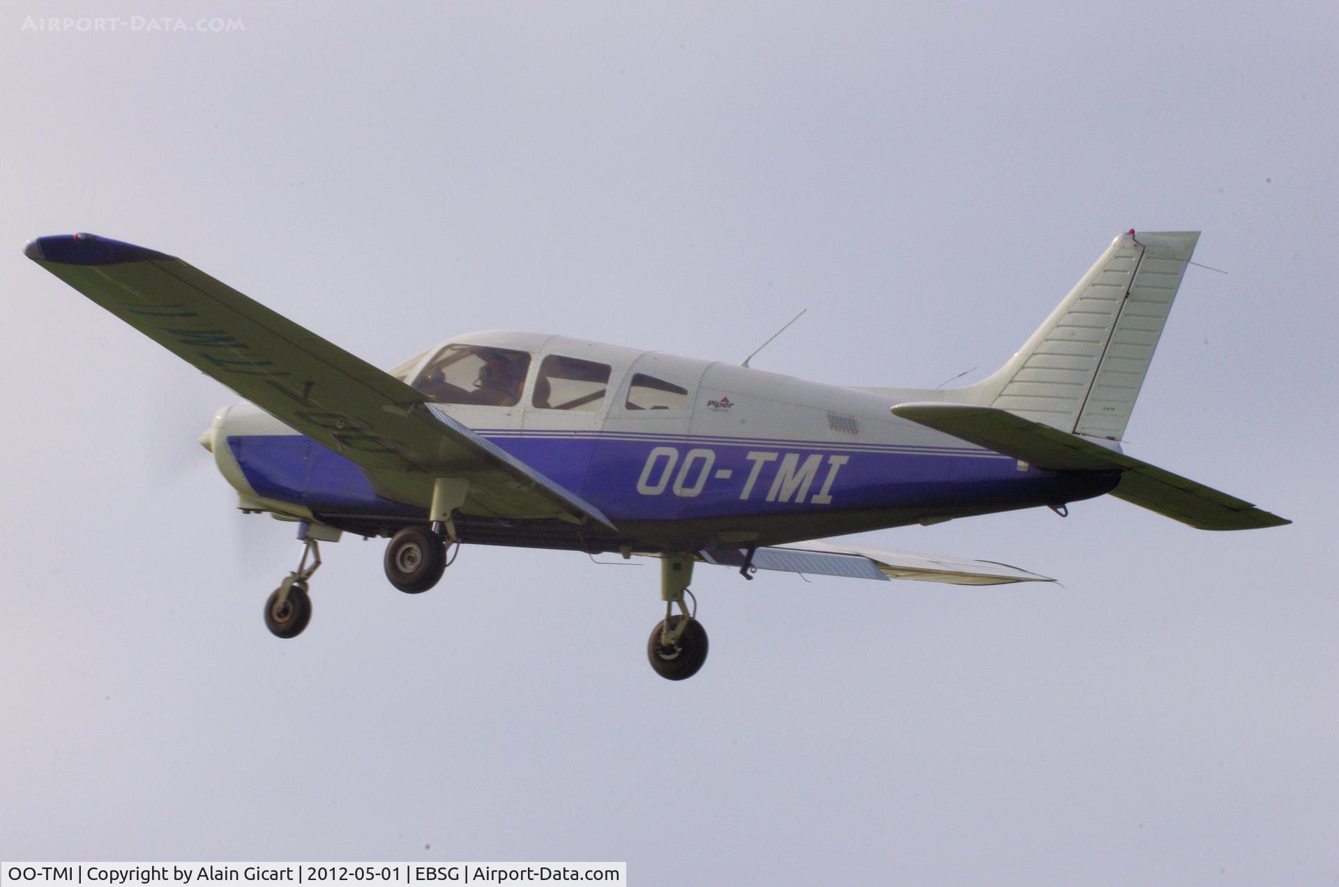 OO-TMI, Piper PA-28-161 Warrior III C/N 2842278, Take-off
