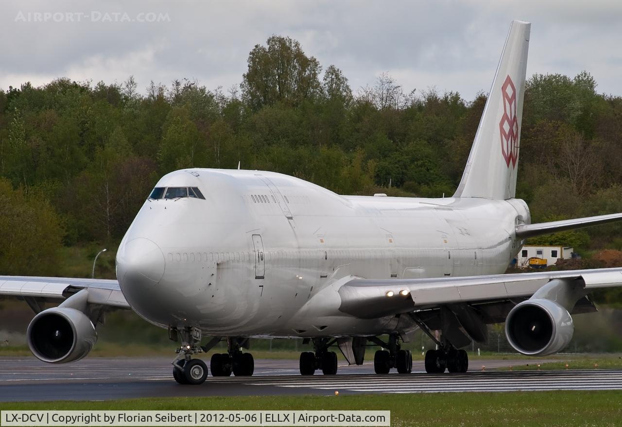 LX-DCV, 1990 Boeing 747-4B5F/SCD C/N 24619, Lining up 24