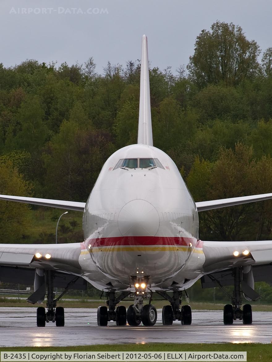 B-2435, 1997 Boeing 747-481(BDSF) C/N 28282, lining up rwy 24