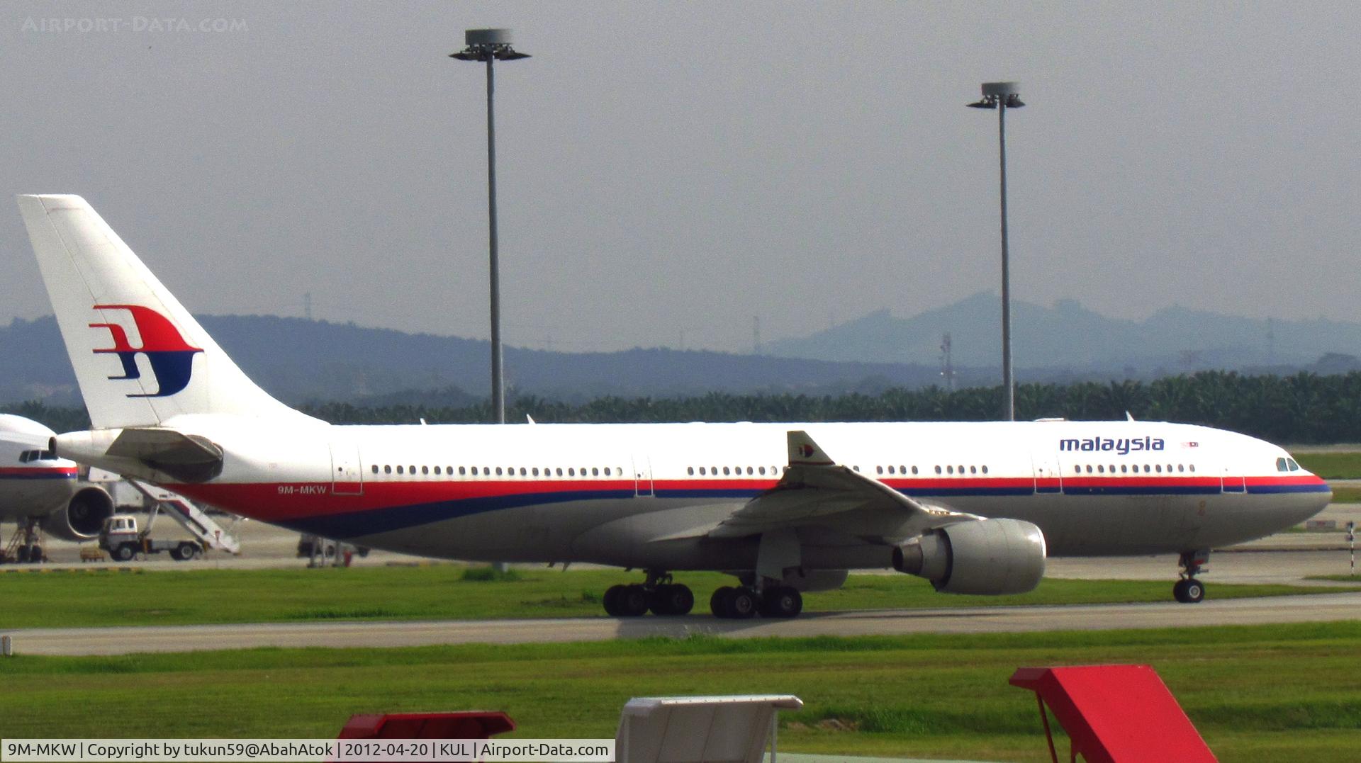 9M-MKW, 1999 Airbus A330-223 C/N 300, Malaysia Airlines