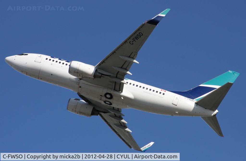 C-FWSO, 2004 Boeing 737-7CT C/N 32759, Take off 24L