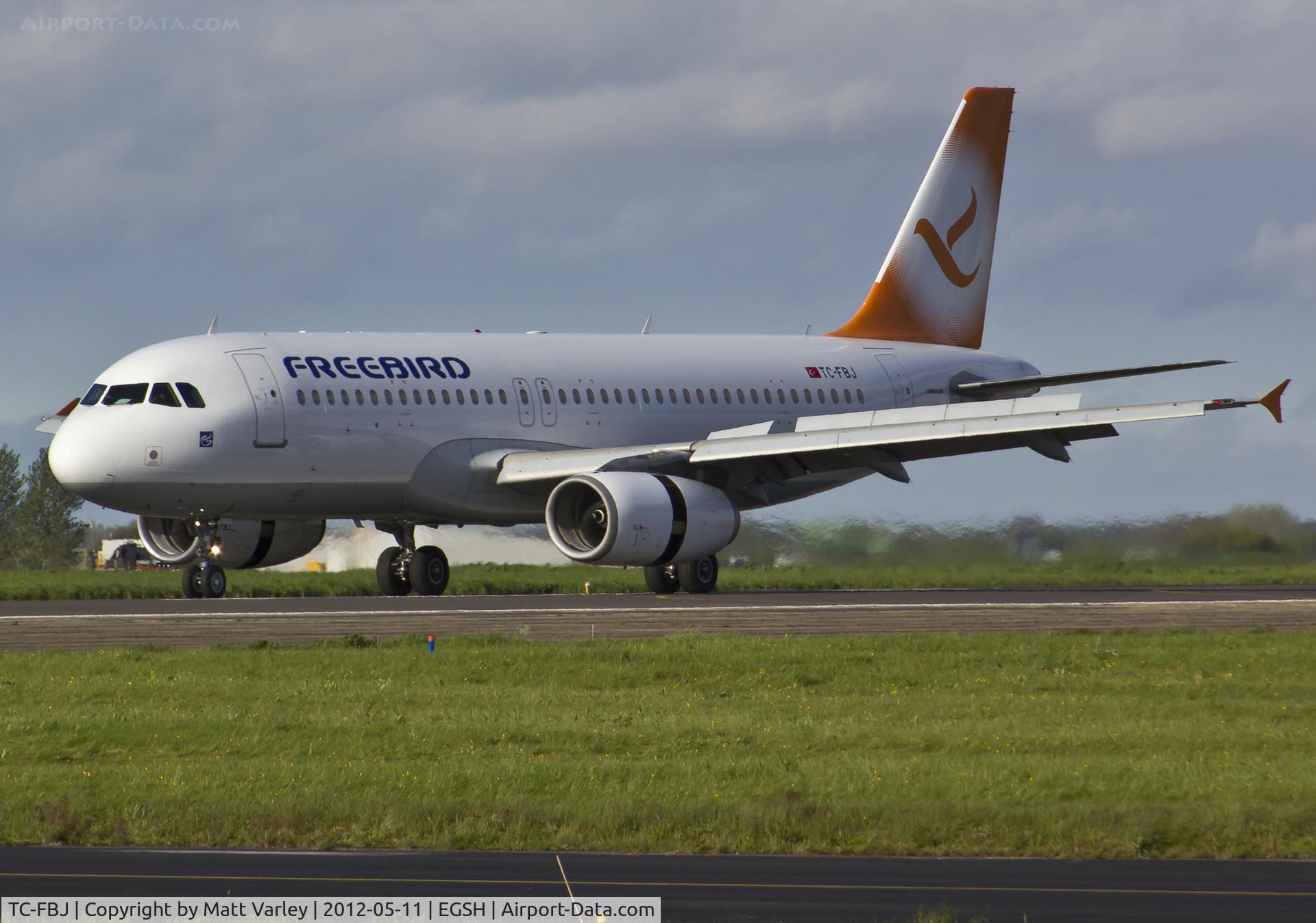 TC-FBJ, 1996 Airbus A320-232 C/N 580, Arriving at EGSH.