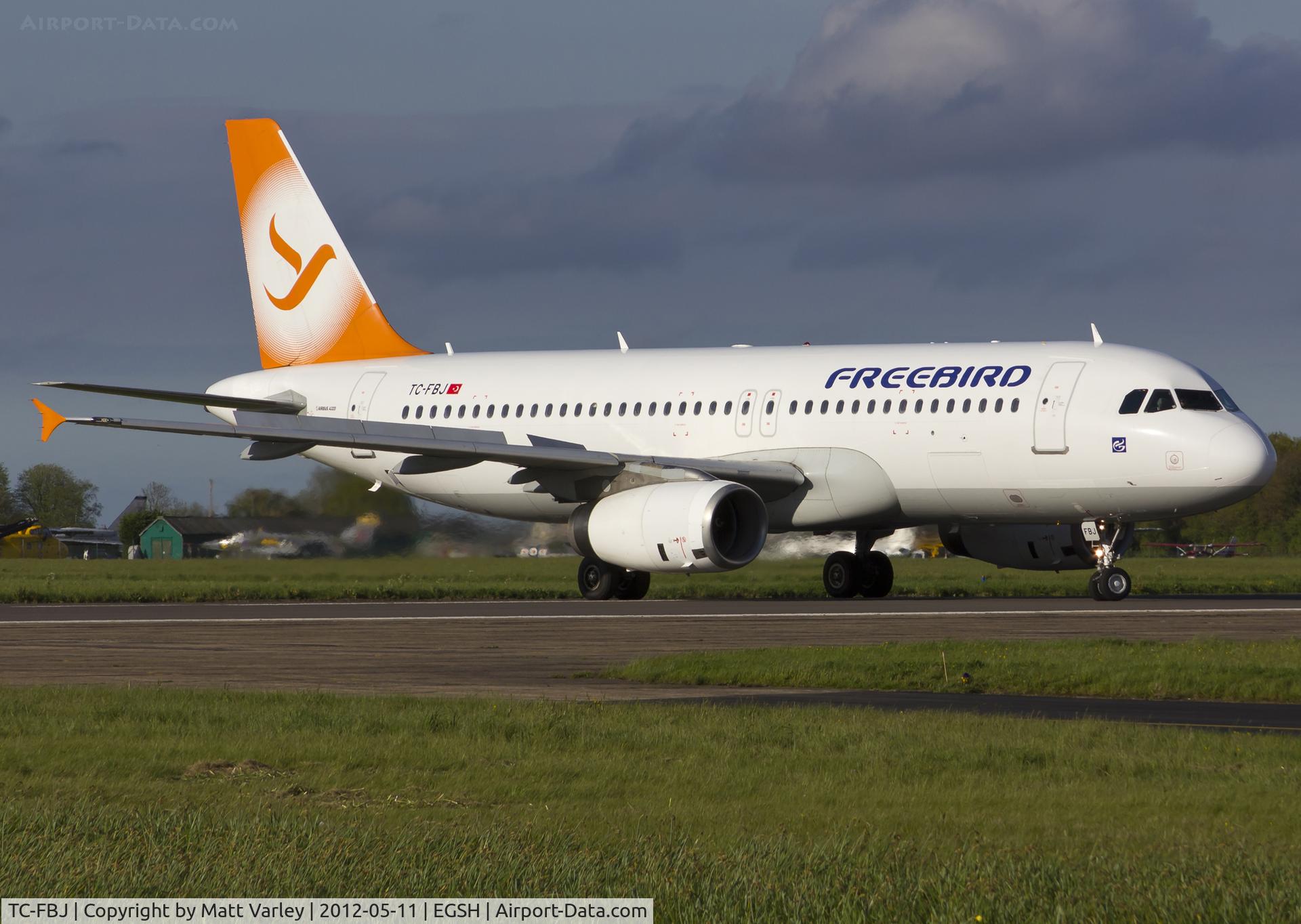 TC-FBJ, 1996 Airbus A320-232 C/N 580, Arriving at EGSH.
