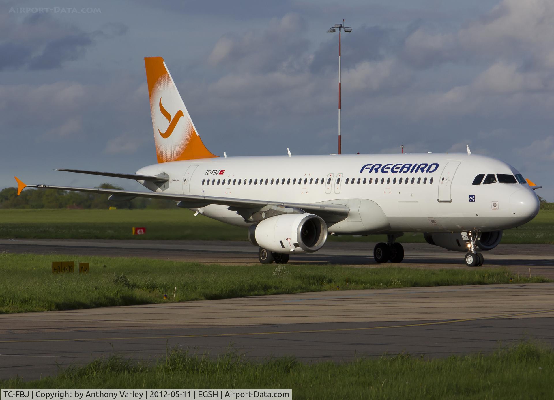 TC-FBJ, 1996 Airbus A320-232 C/N 580, Arriving at EGSH.