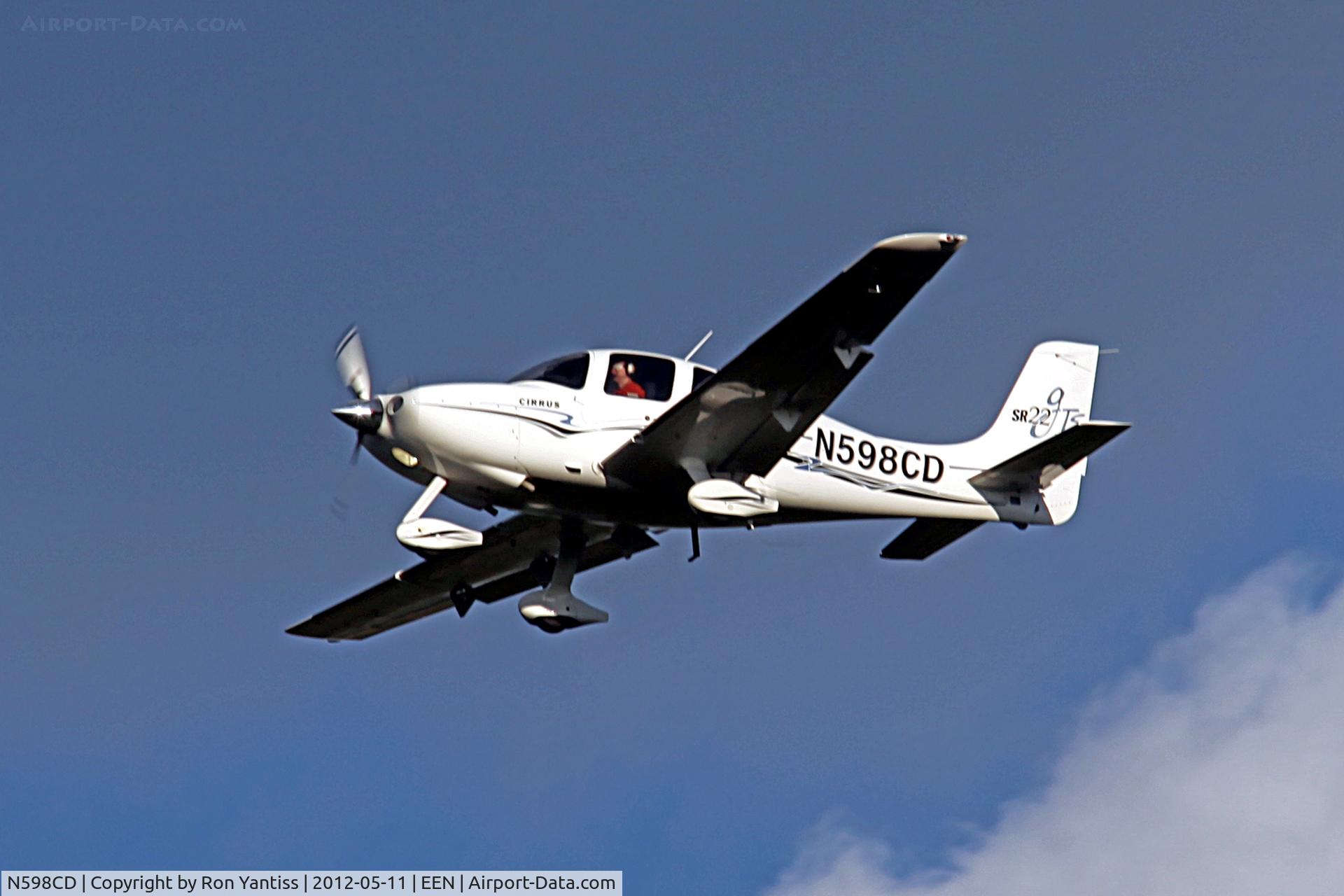 N598CD, 2005 Cirrus SR22 C/N 1653, Straight-in final for runway 02, Dillant-Hopkins Airport, Keene, NH