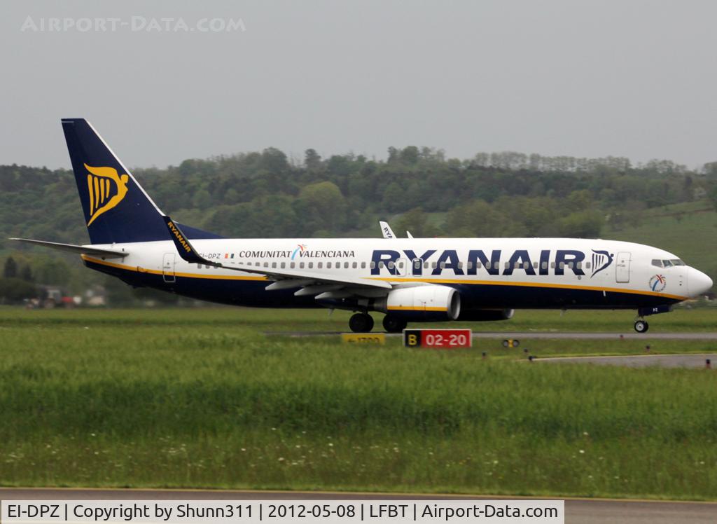 EI-DPZ, 2007 Boeing 737-8AS C/N 33616, Taking off from rwy 02