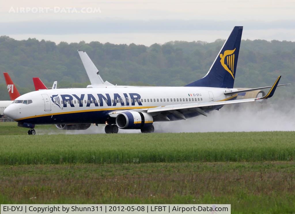 EI-DYJ, 2008 Boeing 737-8AS C/N 36572, Landing rwy 20