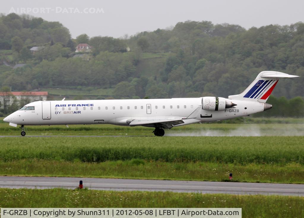 F-GRZB, Canadair CRJ-702 (CL-600-2C10) Regional Jet C/N 10007, Landing rwy 20 with new titles and logo...