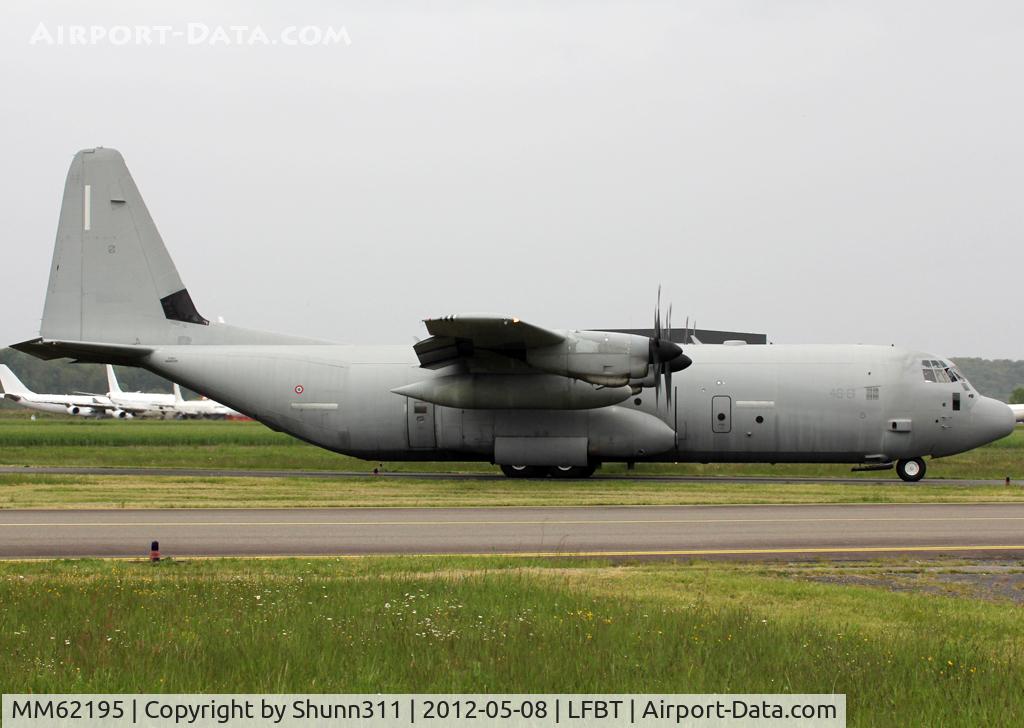 MM62195, Lockheed Martin C-130J-30 Super Hercules C/N 382-5549, Taxiing to the Terminal...