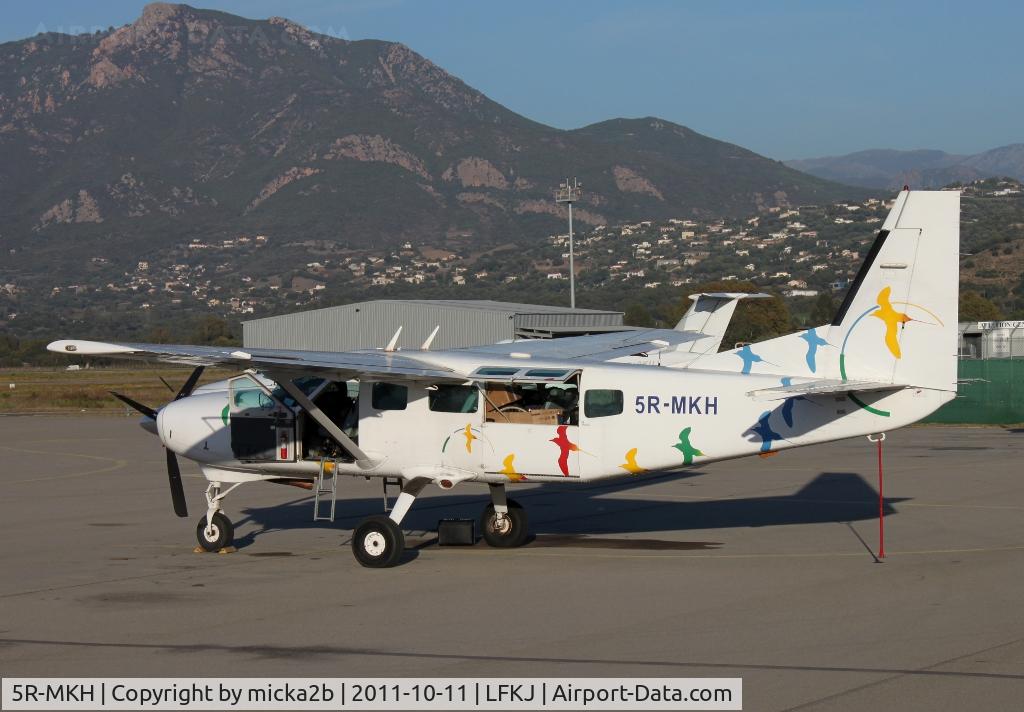 5R-MKH, 1996 Cessna 208 Caravan I C/N 208-00258, Parked