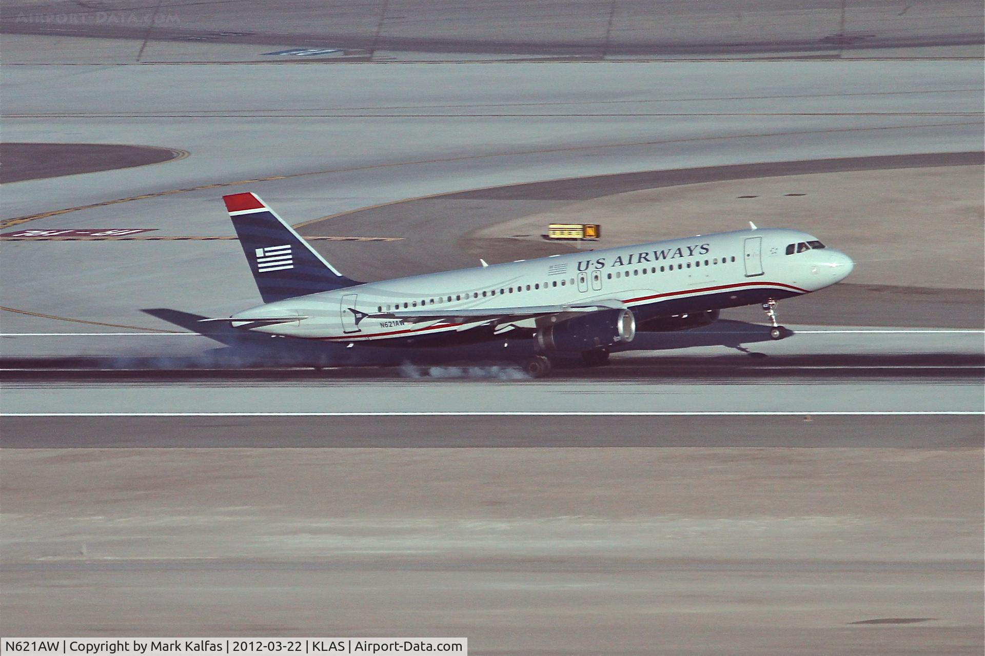 N621AW, 1989 Airbus A320-231 C/N 053, USAirways Airbus A320-231 touching down on 19L KLAS.