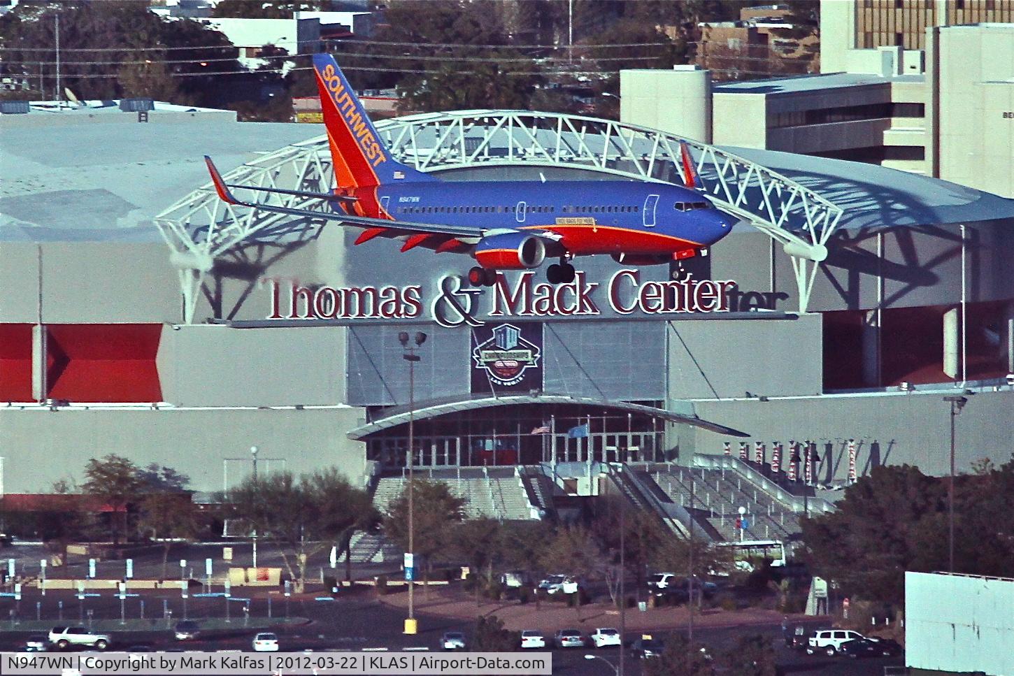N947WN, 2010 Boeing 737-7H4 C/N 36924, Southwest Airlines Boeing 737-7H4, N947WN arriving RWY 19L McCarren International/KLAS.