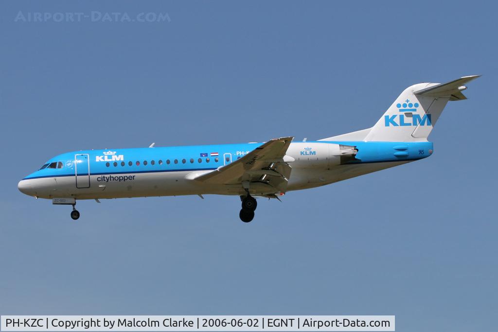 PH-KZC, 1996 Fokker 70 (F-28-0070) C/N 11566, Fokker 70 on finals to 25 at Newcastle Airport, June 2006.