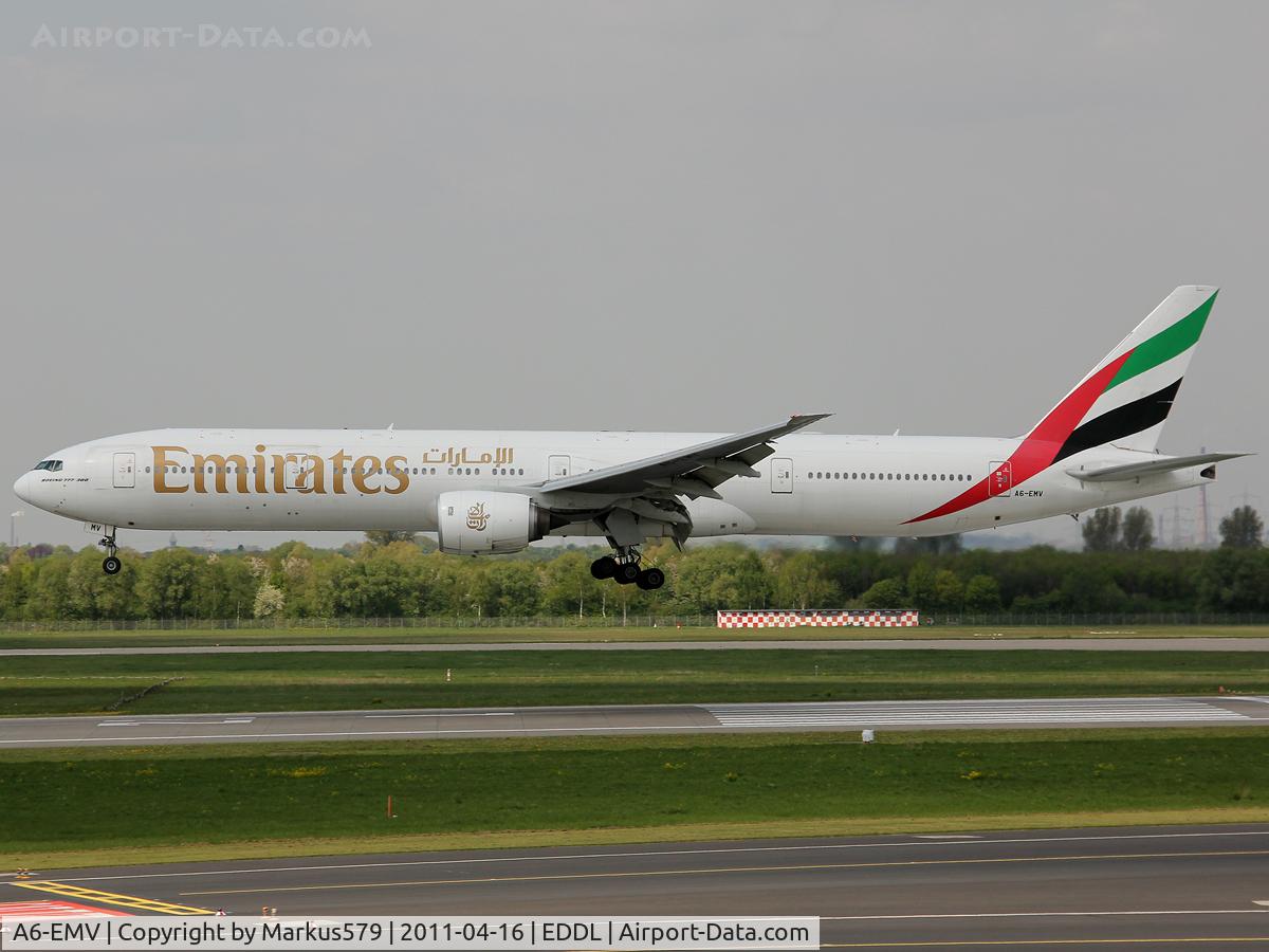 A6-EMV, 2003 Boeing 777-31H C/N 28687, Canon EOS 550D / 18 - 135 mm