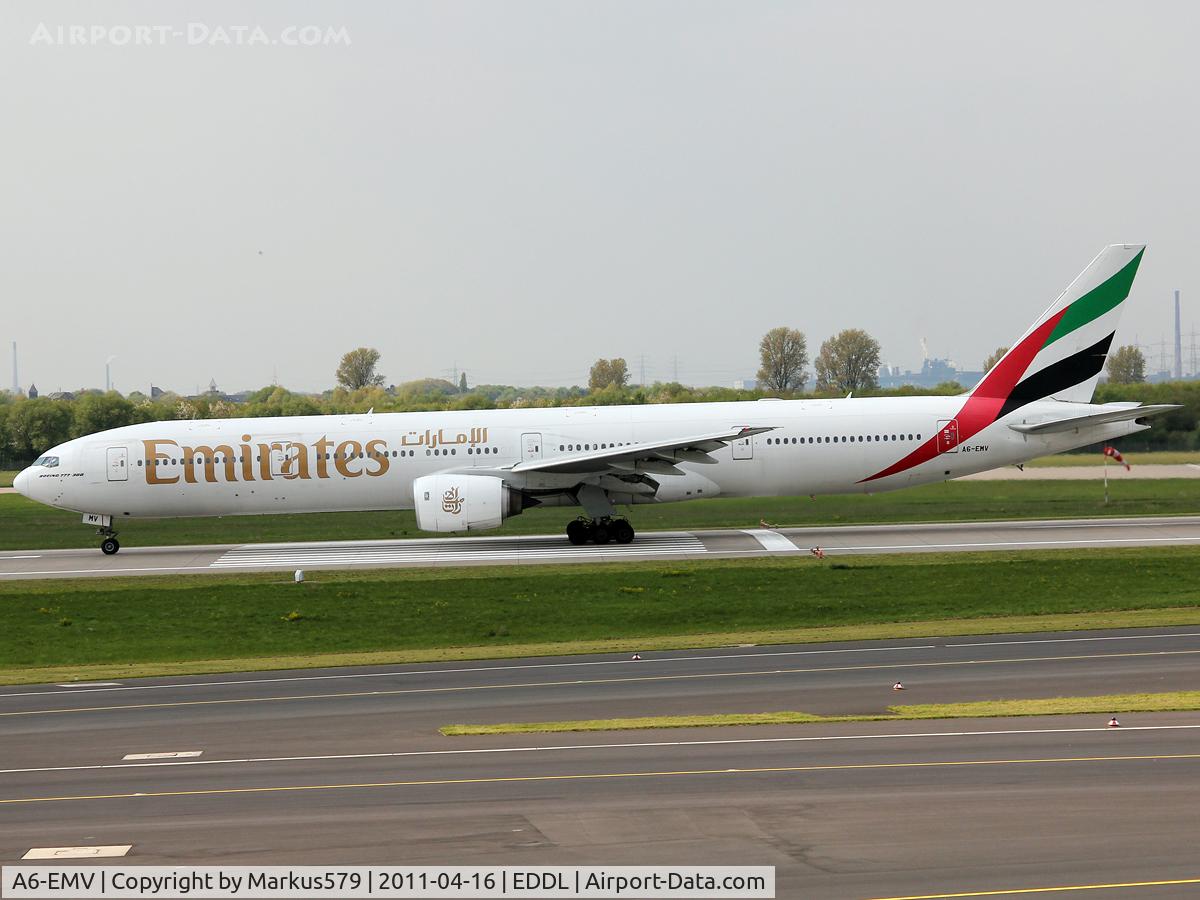 A6-EMV, 2003 Boeing 777-31H C/N 28687, Canon EOS 550D / 18 - 135 mm