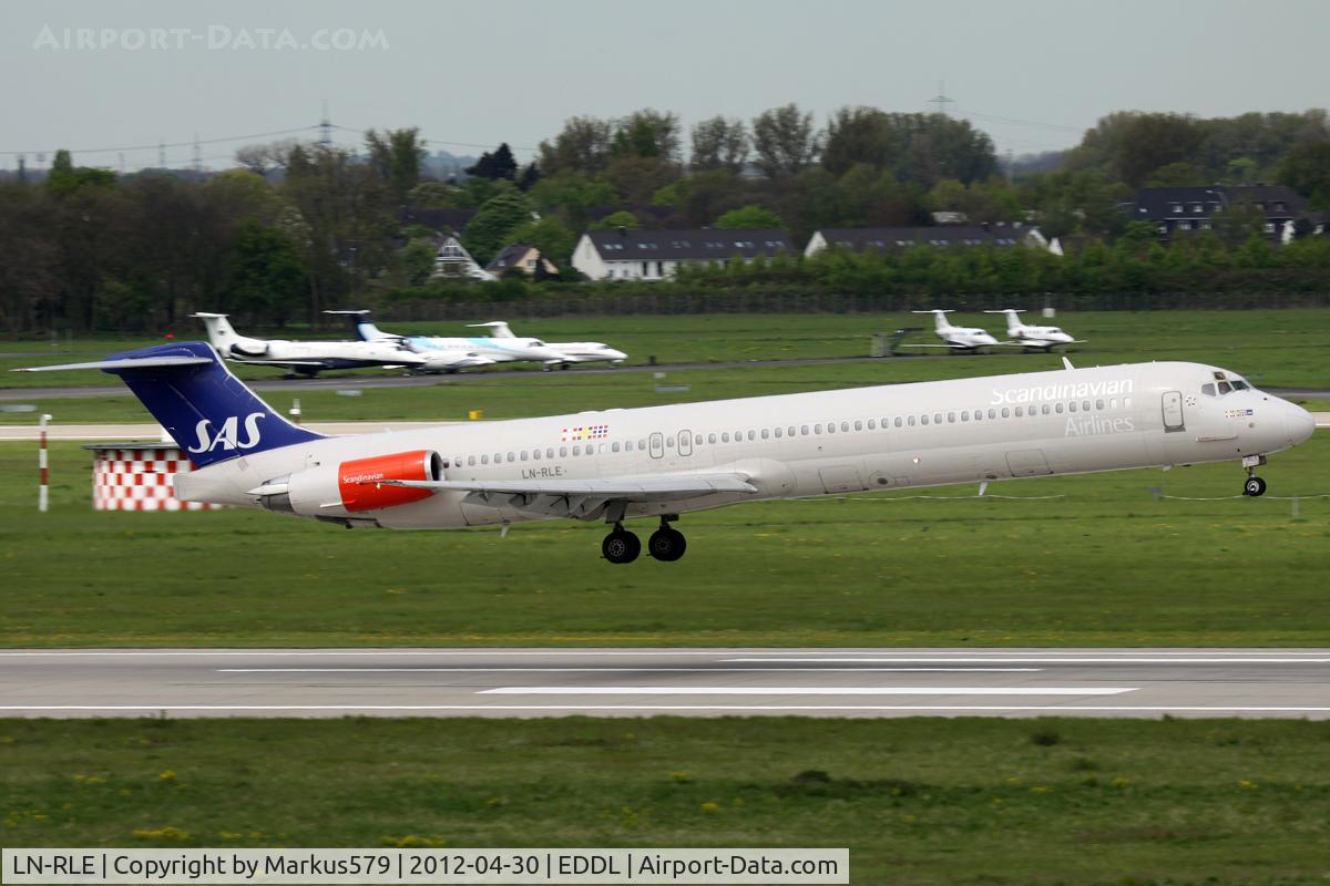 LN-RLE, 1985 McDonnell Douglas MD-82 (DC-9-82) C/N 49382, Canon EOS 50D / EF 100 - 400 mm IS USM