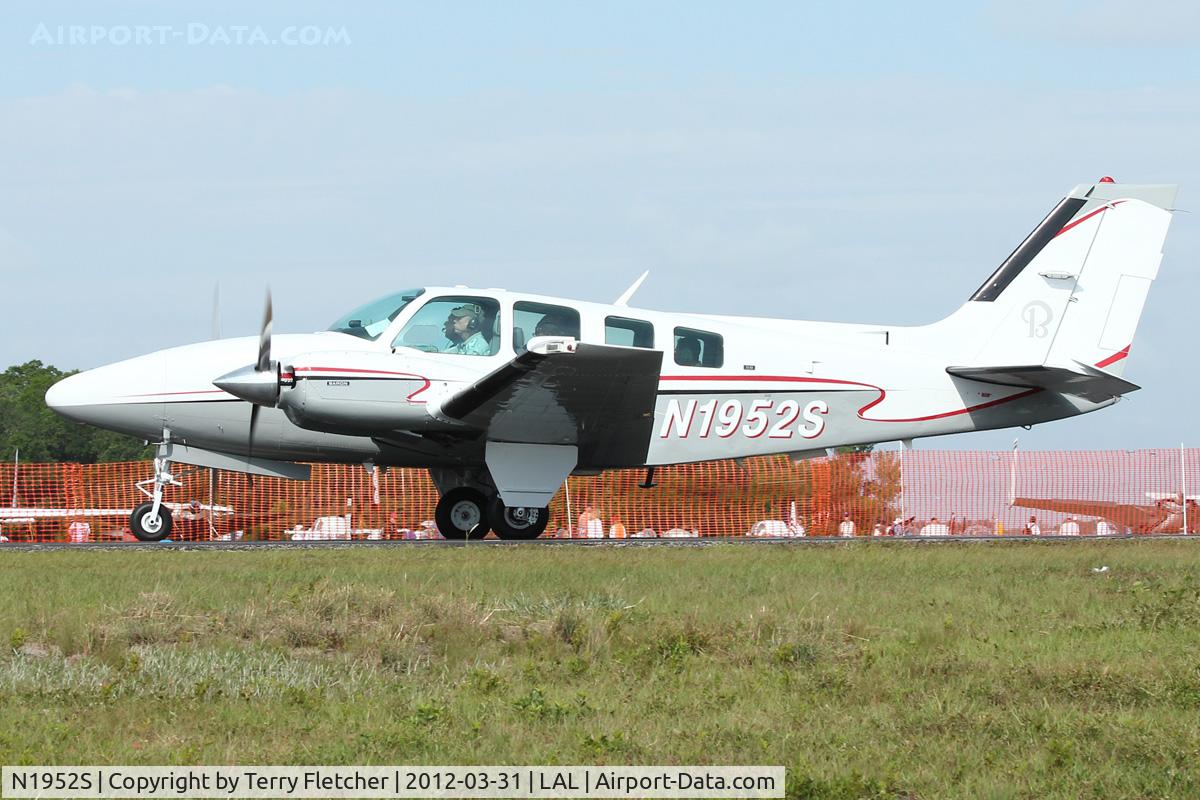 N1952S, 1973 Beech 58 Baron C/N TH-420, At 2012 Sun N Fun
